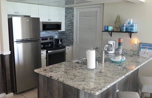 Long Beach Condo | Come stay at DRIFT AWAY- 1 bedroom gulf front condo with free beach chairs