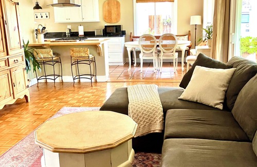 Santa Barbara House | Come stay in a beautiful garden retreat home near the beach in Santa Barbara.