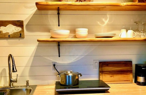 Santa Barbara House | Come stay in a beautiful garden retreat home near the beach in Santa Barbara.