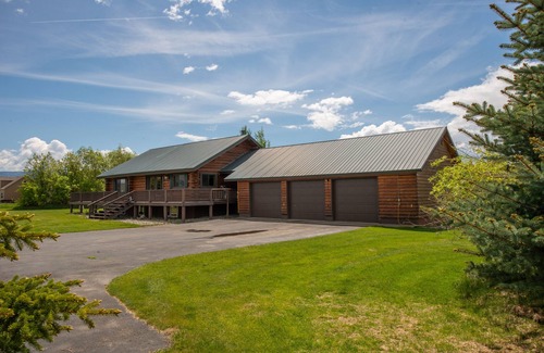 Jackson Hole House | Come stay under the Tetons!