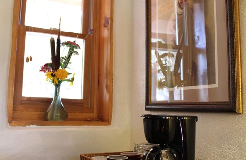 Taos Apartment | Come stay with us in a unique Historical cozy space !