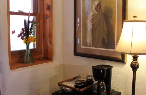 Taos Apartment | Come stay with us in a unique Historical cozy space !