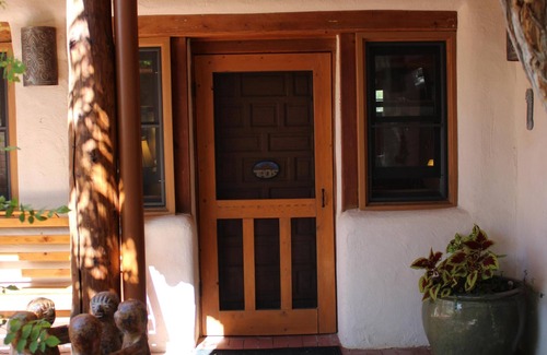 Taos Apartment | Come stay with us in a unique Historical cozy space !