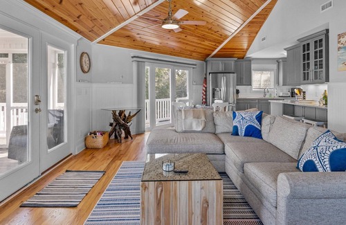 St. James House | Come to Castaways! Beautiful 3 bedroom waterfront home with private dock!