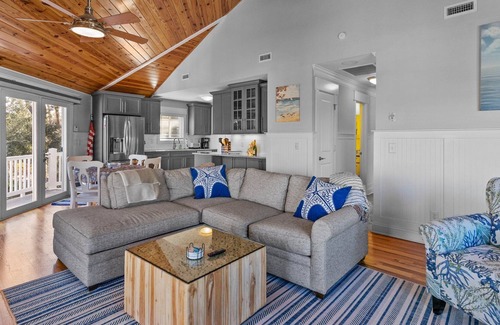 St. James House | Come to Castaways! Beautiful 3 bedroom waterfront home with private dock!