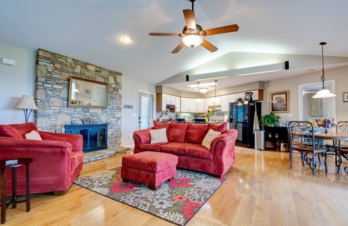 Pisgah Forest House | Come to Relax, Hike, and Bike w/Amazing Views - 3 Min to Brevard!