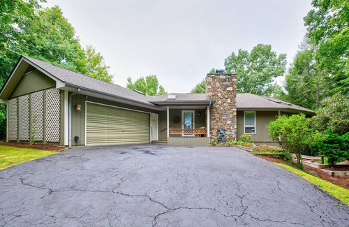 Pisgah Forest House | Come to Relax, Hike, and Bike w/Amazing Views - 3 Min to Brevard!