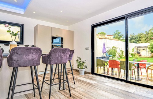 Bezouce House | Come to this beautiful vacation home with private, out of sight pool, near Nîmes and the Pont du Gar
