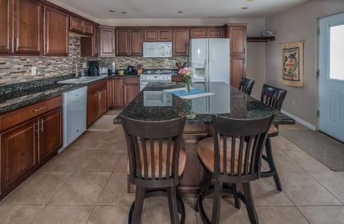 Page Apartment | Come visit Lake Powell! Hiking, boating, kayaking, and paddle board!