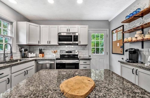 Huddleston House | Come Visit "The Lily Pad"!