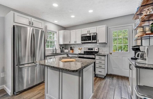 Huddleston House | Come Visit "The Lily Pad"!