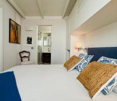 Old Town Apartment | ComeCasa Two-Bedroom House on the Harbor