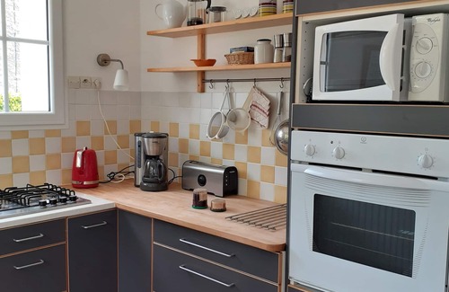 Brignogan-Plage House | Comfortable house with large garden, very close to the sea.