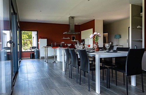 Saint-Privat-de-Champclos Villa | Comfortable villa for 2 to 10 people with private pool, gym and sauna