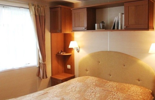 Saint-Privat-de-Champclos Cottage | Comfort cottage in a quiet and natural campsite T03