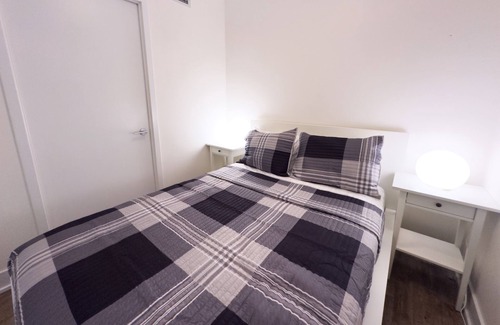 Central Waterfront House | Comfort 2 Bed Suites close to Harbour Front CN Tower Rogers Centre Free Parking
