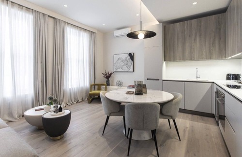 Notting Hill Apartment | Comfort 3 Bedroom Home in Notting Hill