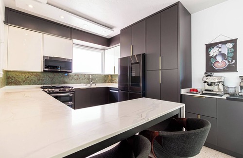 Ocean Park Apartment | Comfort 4 min to Beach: Espresso, Grill, Terrace, Fiber Optic, Tesla Power