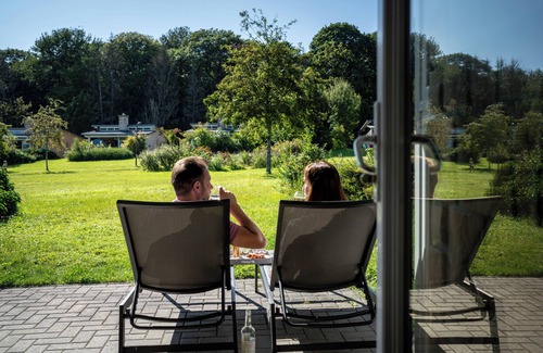 Froidchapelle House | Comfort 4-person bungalow in the holiday park Landal Village l'Eau d'Heure