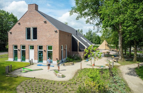 Witteveen House | Comfort 4-person children's bungalow in the holiday park Landal Orveltermarke