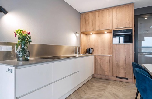 Leuken Apartment | Comfort 4-person waterhouse in the holiday park Landal Marina Resort Well
