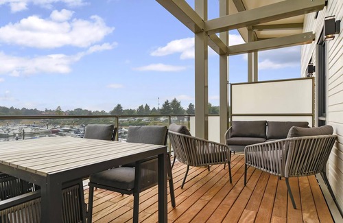 Leuken Apartment | Comfort 4-person waterhouse in the holiday park Landal Marina Resort Well