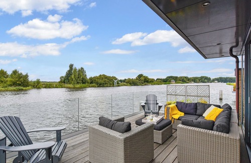 De Veenhoop House | Comfort 6-person watervilla in the holiday park Landal Waterpark De Alde Feanen