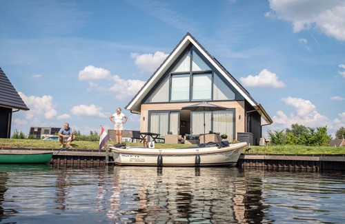 De Veenhoop House | Comfort 6-person watervilla in the holiday park Landal Waterpark De Alde Feanen