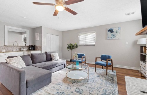 Del City House | Comfort Abode!