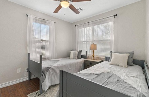 Del City House | Comfort Abode!