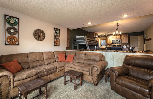 Silvercreek Condo | Comfort and Adventure in Scenic Granby– Mountainside 3bed/2bath Sleeps 6