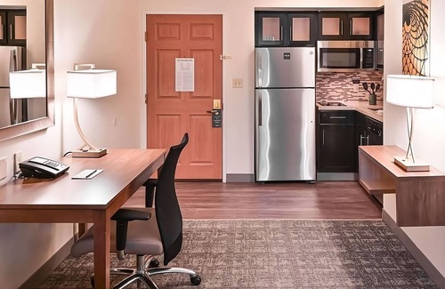 Plantation Resort | Comfort and Convenience! Outdoor Pool, Kitchenette, Pets Allowed!