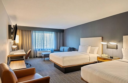 San Ramon Hotel | Comfort and Convenience! Outdoor Pool, Free Parking, Close to Windy Hill Park!