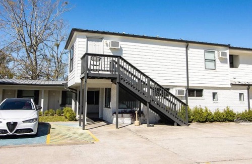 Sulphur House | Comfort and Convenience! Free Parking, Near Louisiana's Culture