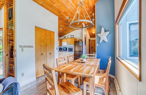 Sandpiper Village House | Comfort and Privacy in Waldport’s Sandpiper Neighborhood!