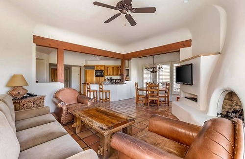 Cave Creek Hotel | Comfort and Relaxation! Swimming Pool, Full Kitchen, Free Parking!
