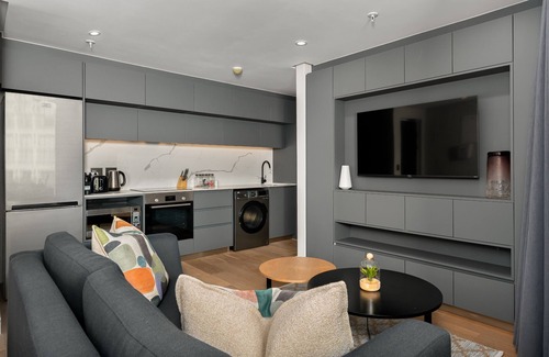 Sea Point Apartment | Comfort at The Avant with Pool and Braai @ Sea Point