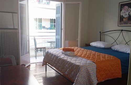 Athens House | Comfort bed in a room 5' from metro