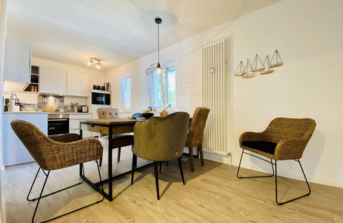 Sellin Apartment | Comfort close to the beach: "Weltenbummler" for max. 6 pers. WLAN, pets allowed.