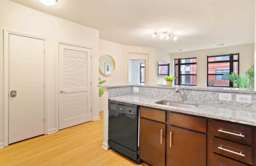 Arlington Apartment | Comfort & Convenience in Trendy Crystal City Loft