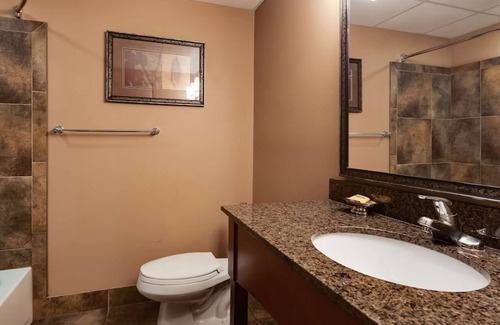 South Loop House | Comfort & Convenience near The Mall of America: Pool & Free Airport Shuttle