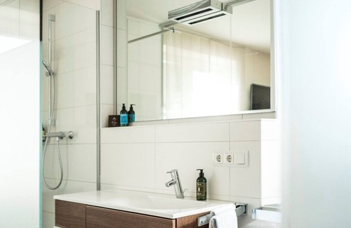 Loerrach Apartment | Comfort Doppelzimmer mit Stadtblick