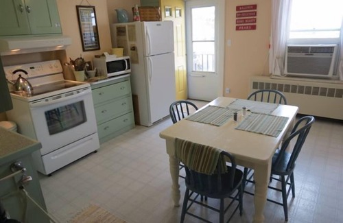 Damariscotta Apartment | Comfort Found Literary Lodging
