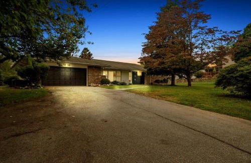 Coatesville Apartment | Comfort, Fun, & Charming - 5BR Oasis with Pool