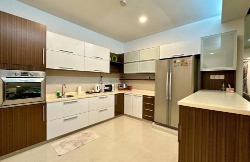 Taman Pelangi House | Comfort Gather Near CIQ 5B3B