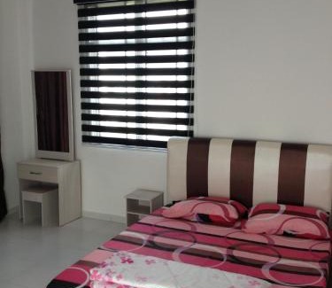 Bukit Indah 2 House | Comfort Holiday Home @ Bukit Indah