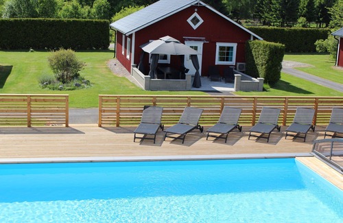 Vackelsang Ski Chalet | Comfort holiday home with lake location, motor boat and pool