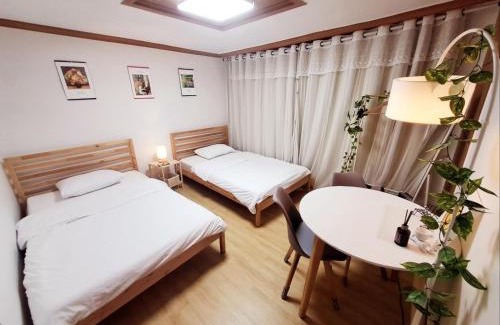 Hwagok-dong Apartment | Comfort House 2 bed room Hwagok Station 4minutes Gimpo Airport 10 minutes