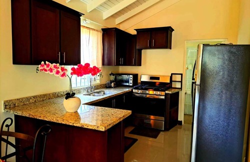 Old Harbour House | Comfort in Style in a newly built 2bdr home