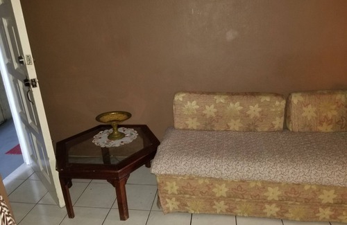 Camperdown Apartment | Comfort in the City!